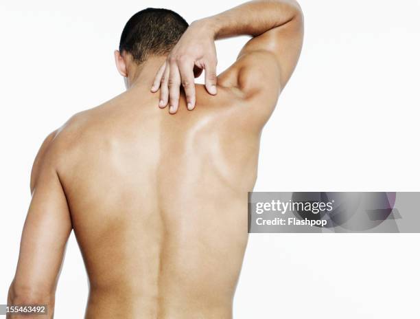 man touching his shoulder - dos humain photos et images de collection