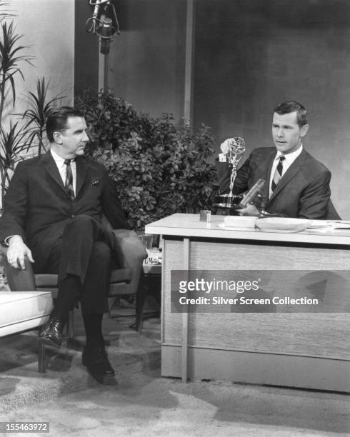 American television host and comedian Johnny Carson with Ed McMahon on his talk show 'The Tonight Show Starring Johnny Carson', circa 1965. He is...