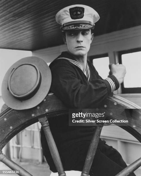 American comic actor and filmmaker Buster Keaton as Rollo Treadway in 'The Navigator', directed by Keaton and Donald Crisp, 1924.