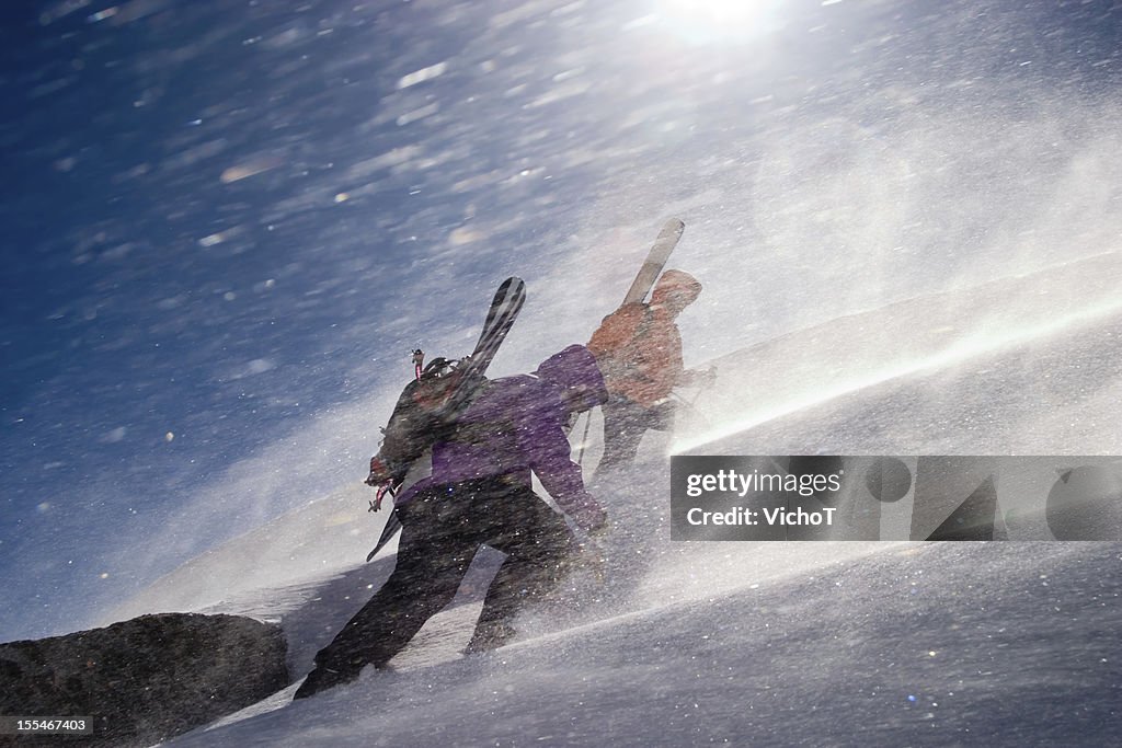 Zwei country riders aufstellen dem Weg nach oben