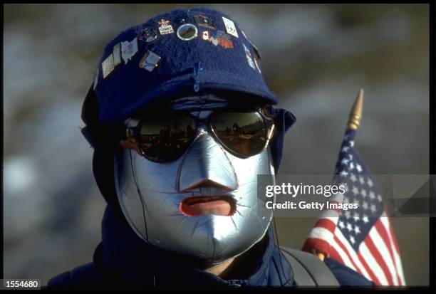 A SPECTATOR FROM THE UNITED STATES WATCHES THE FIRST RUN OF THE WOMENS SINGLES LUGE COMPETITION AT THE 1988 WINTER OLYMPICS HELD IN CALGARY IN CANADA.