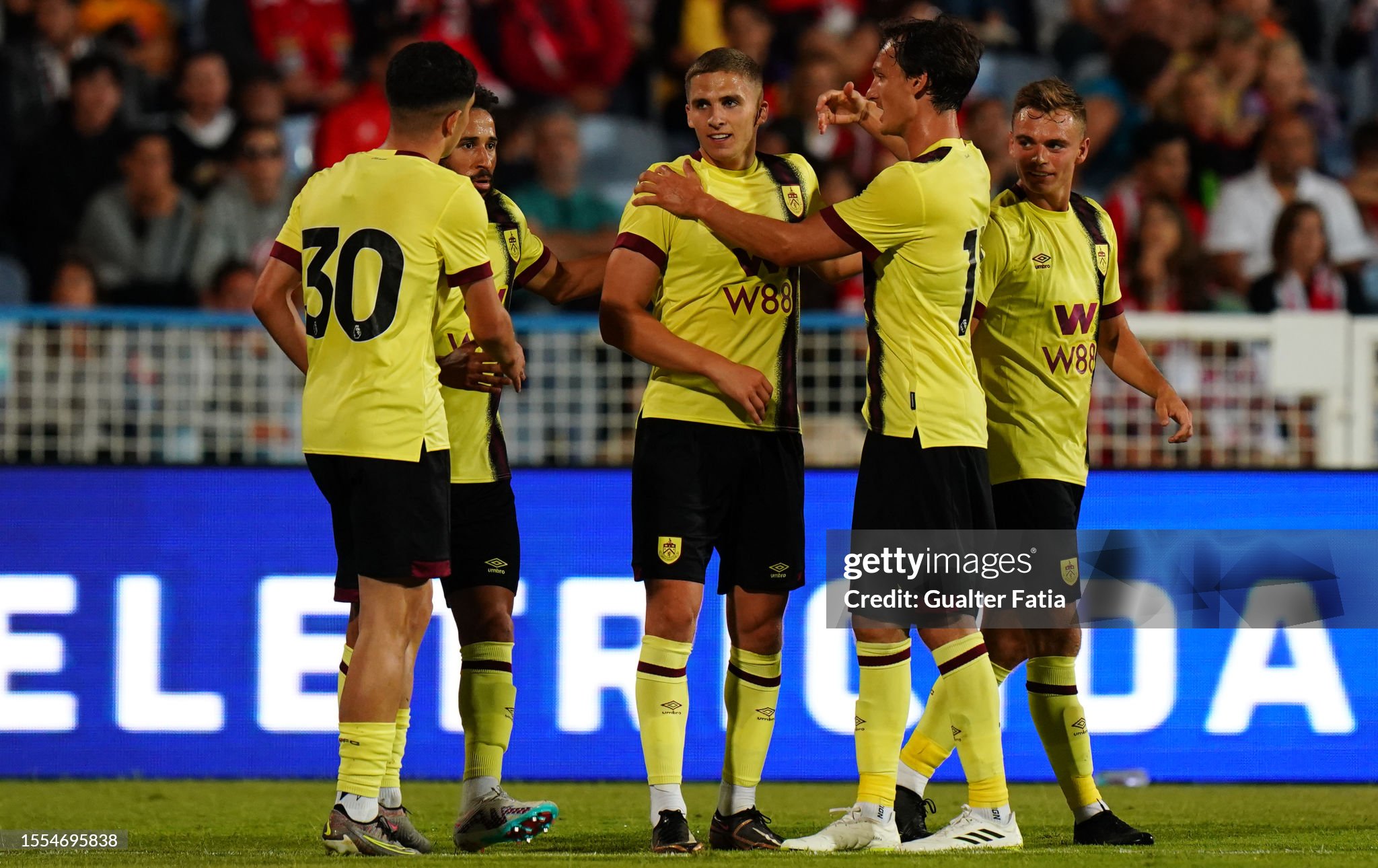 Burnley wins prestigious friendly match against Roger Schmidt's Benfica -  Soccereco