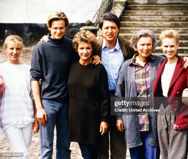 Der Landarzt, Fernsehserie, Deutschland 1987 - 2013, Darsteller: Karin Thaler, Hendrik Martz, Gila von Weitershausen, Christian Quadflieg, Antje...