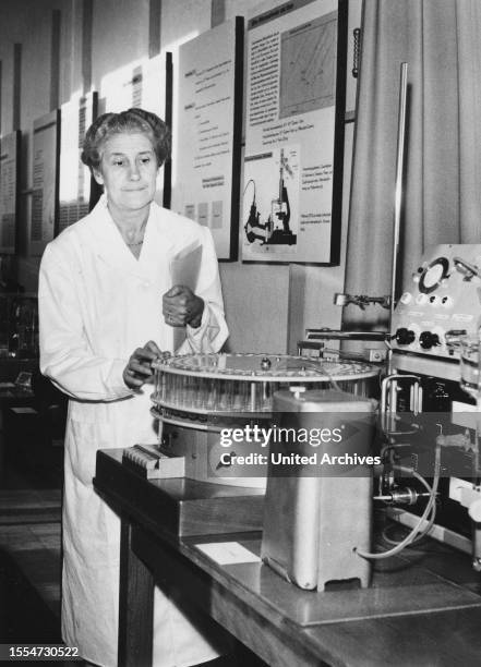 Original-Bildunterschrift: Wien hat das erste Radiuminstitut der Welt, das am 21. November 1960 sein 50 jähriges Jubiläum feiert. Die erste...