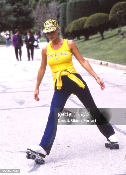 The French actress and dancer Marlene Mourreau doing skating in El Retiro, Twenty First April 1999 , Madrid, Castilla La Mancha, Spain. .