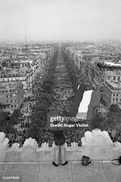 Paris, events of May-June 1968, Gaullist demonstration on May 30 View from the Arc de Triomphe.