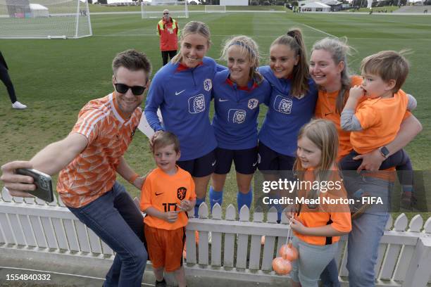 Netherland's Women's World Cup players signing autographs on July 19, 2023 in Tauranga, New Zealand.