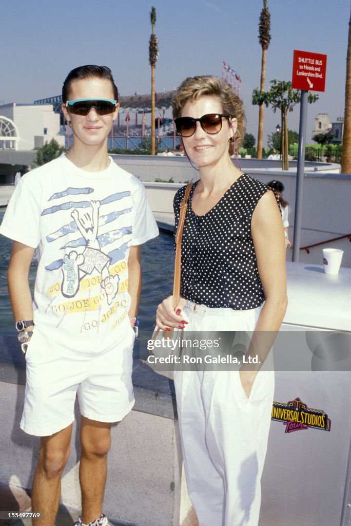 Actor Wil Wheaton and mother Debbie Wheaton being photographed on