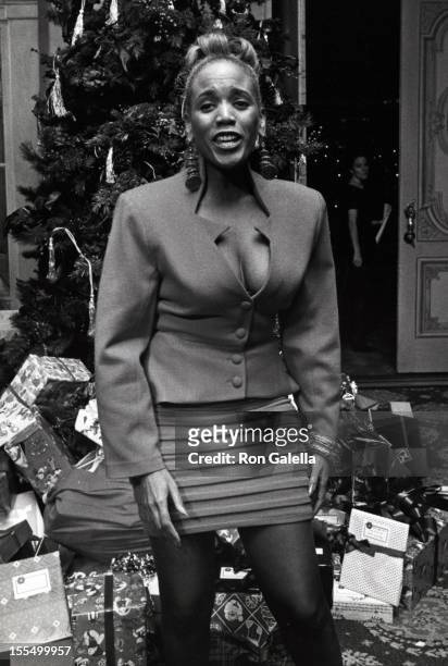 Toukie Smith attends the premiere party for Awakenings on December 17, 1990 at the Pierre Hotel in New York City.
