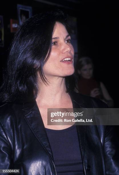 Actress Linda Fiorentino attends the Ivan Neville Opening on January 29, 2002 at BB King's Blues Club in New York City.