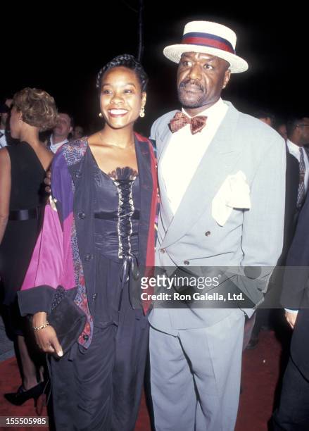 Actor Delroy Lindo and wife Neshormeh Lindo attend the Clockers New York City Premiere on September 11, 1995 at Ziegfeld Theater in New York City.