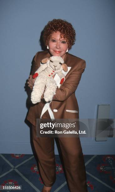 Actress Shari Lewis attends American Booksellers Association Convention on May 29, 1993 at the Miami Beach Convention Center in Miami, Florida.