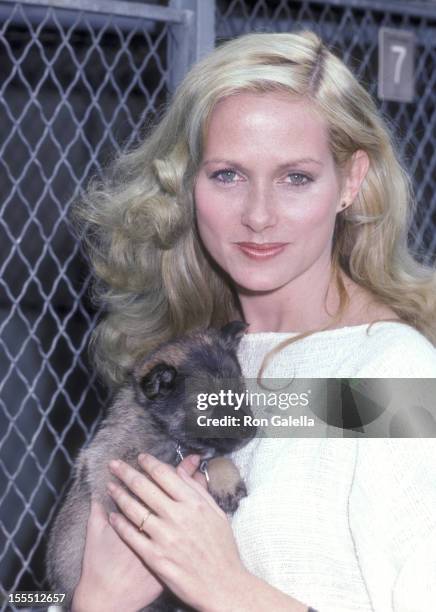 Actress Shelley Smith on January 21, 1981 visits the West Los Angeles Animal Shelter in Los Angeles, California.
