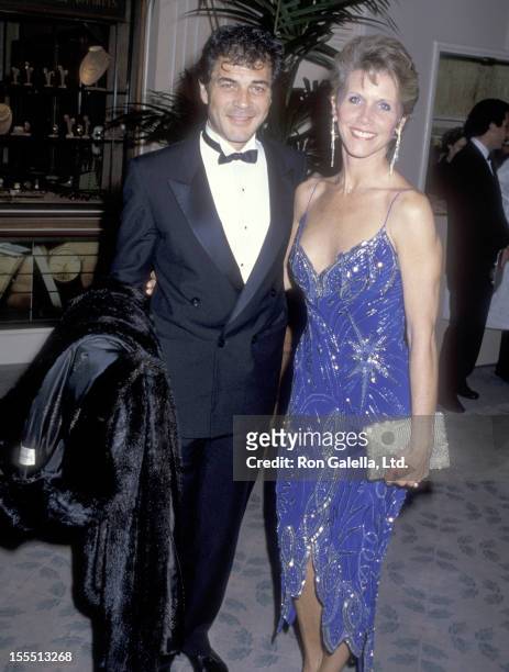 Actor Robert Forster and actress Shannon Wilcox attend the 38th Annual Directors Guild of America Awards on March 8, 1986 at Beverly Hilton Hotel in...