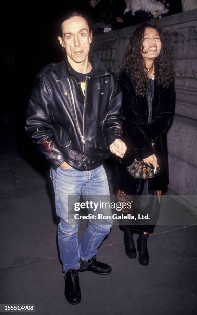 Musician Iggy Pop and wife Suchi Asano attend Anna Sui Fashion Show on March 31, 1993 at the New York Public Library in New York City.