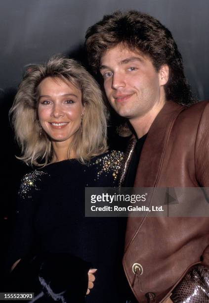 Actress Cynthia Rhodes and musician Richard Marx attend the Dirty Dancing New York City Premiere on August 17, 1987 at the Gemini 1 & 2 in New York...