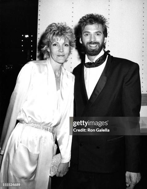 Musician Kenny Loggins and wife Eva Ein attend 28th Annual Grammy Awards on February 28, 1986 at the Shrine Auditorium in New York City.
