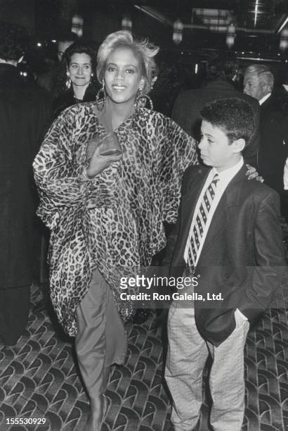 Actress Toukie Smith and Raphael De Niro attend the premiere of We're No Angels on December 13, 1989 at the 19th Street Theater in New York City.