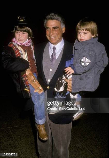 Politician Andrew Stein and children attend the performance of The Apple Circus on November 3, 1989 in New York City.