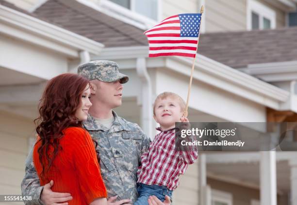 army family series: real american soldier with wife & son - real people family portraits stockfoto's en -beelden