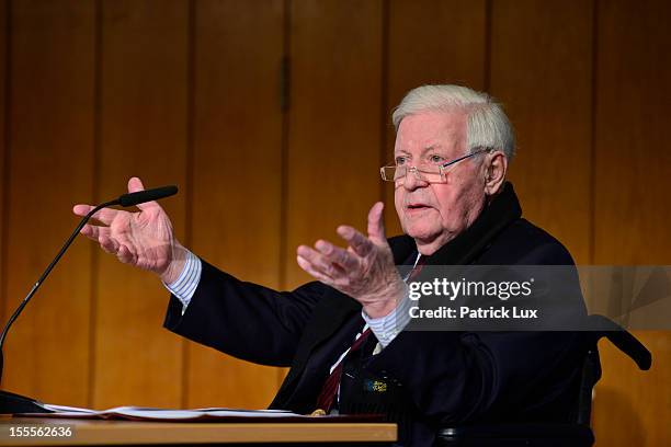 Former German Chancellor Helmut Schmidt speaks at a ceremony at the Kirchdorf/Wilhelmsburg Gymnasium high school on the day the school officially...