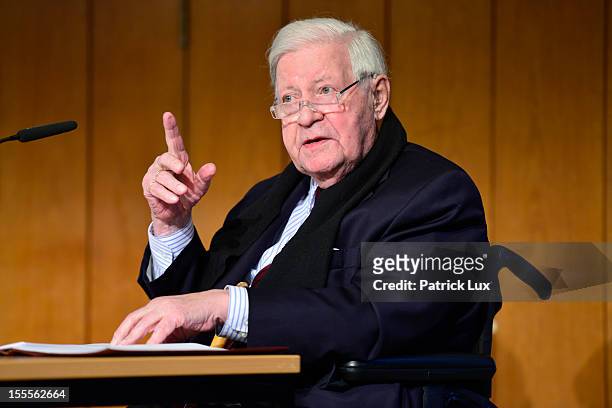 Former German Chancellor Helmut Schmidt speaks at a ceremony at the Kirchdorf/Wilhelmsburg Gymnasium high school on the day the school officially...