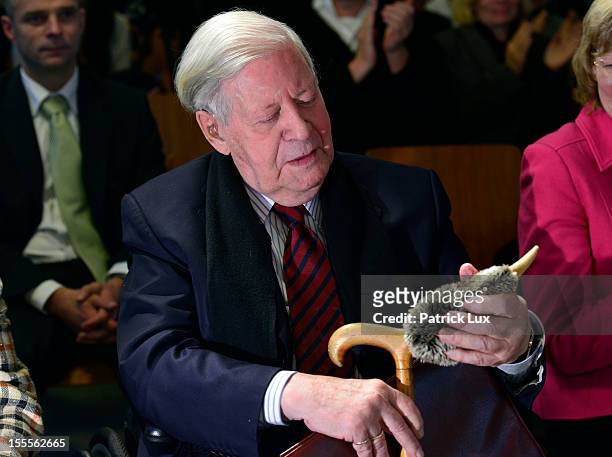 Former German Chancellor Helmut Schmidt holds a fluffy toy Kiwi bird at a ceremony at the Kirchdorf/Wilhelmsburg Gymnasium high school on the day the...