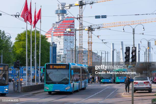 city buses in a gothenburg street - göteborg stockfoto's en -beelden