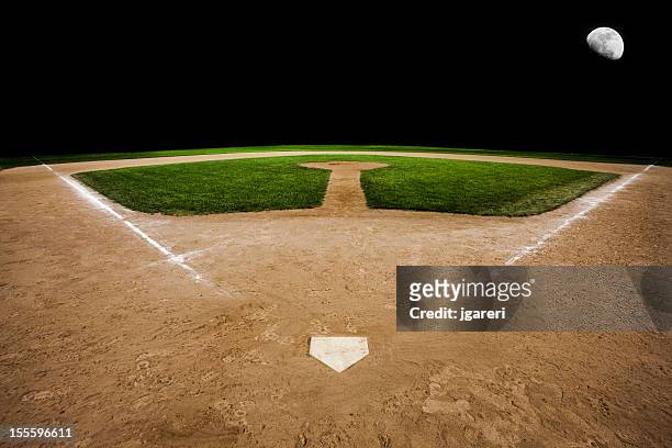 campo de beisebol em noite - segunda base base - fotografias e filmes do acervo