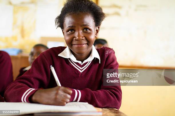 jovem garota sul-africanos em sala de aula - local girls - fotografias e filmes do acervo