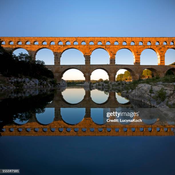 ・デュ・ガール - pont du gard aqueduct ストックフォトと画像