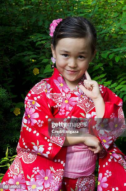 little girl in kimono - obi sjerp stockfoto's en -beelden