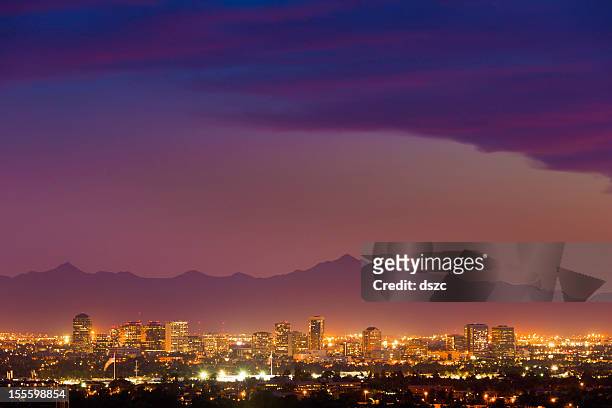 phoenix arizona skyline cityscape panorama night evening sunset - phoenix arizona stockfoto's en -beelden