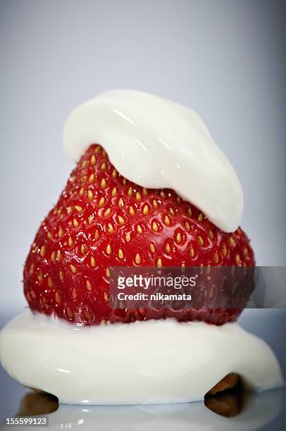 strawberry cake - strawberries and cream stock pictures, royalty-free photos & images
