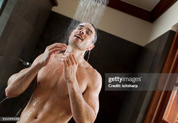 3 776点のシャワー 男性のストックフォト Getty Images 3 776点のシャワー 男性のストックフォト Getty Images