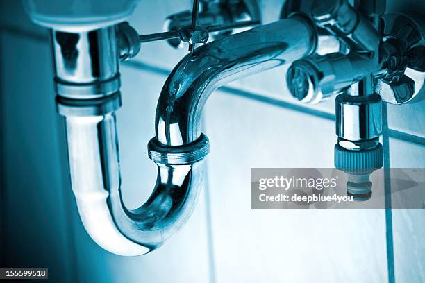 drain pipe under wash basin - bathroom closeup stockfoto's en -beelden