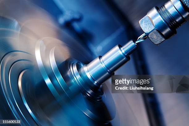 cnc torno mecânico de tratamento. - machinery imagens e fotografias de stock
