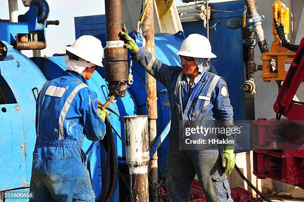 Drill Engineers Using Rig Drilling Rig Workers Photos and Premium High Res Pictures - Getty Images