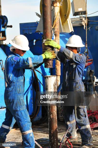 Drill Engineers Using Rig 2,941 Drilling Rig Working Stock Photos, High-Res Pictures, and Images ...