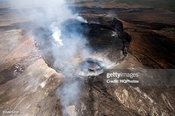 vista aérea de pu'u o'o cráter de junio de 2012 - parque nacional de volcanes de hawai fotografías e imágenes de stock