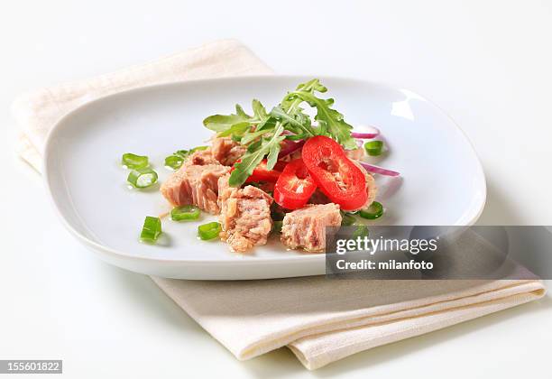 tuna salad - tonijnsalade stockfoto's en -beelden