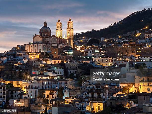 iglesia en colonial taxco, méxico - guerrero méxico del sur fotografías e imágenes de stock