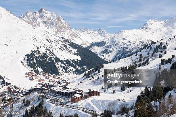 complejo de esquí alpino - meribel fotografías e imágenes de stock