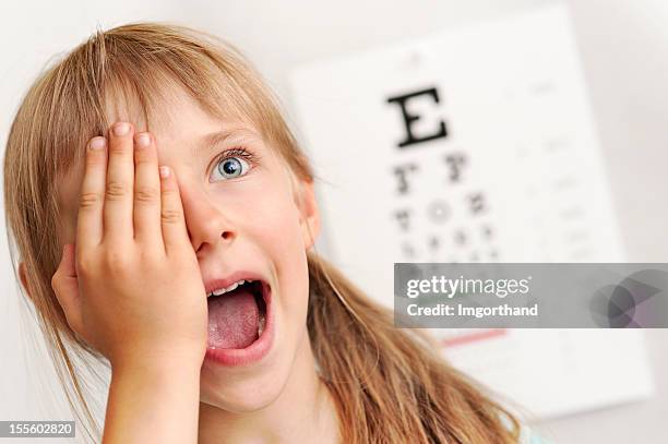 eye exam - eye exam stockfoto's en -beelden