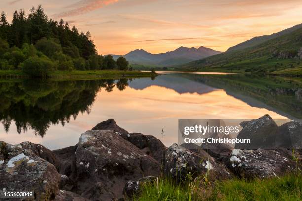 snowdon mountains at llyn mymbyr - capel curig stock pictures, royalty-free photos & images