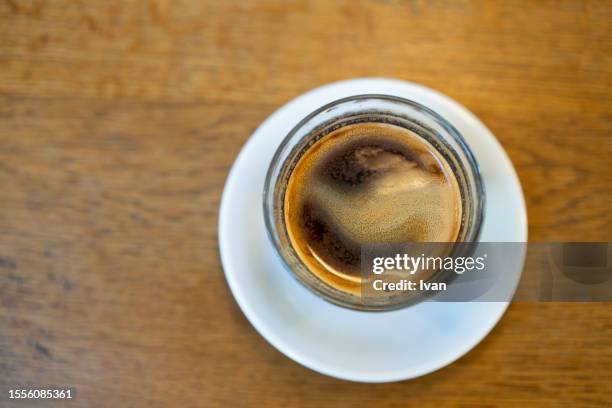 cup of americano  coffee - coffee top view stock-fotos und bilder