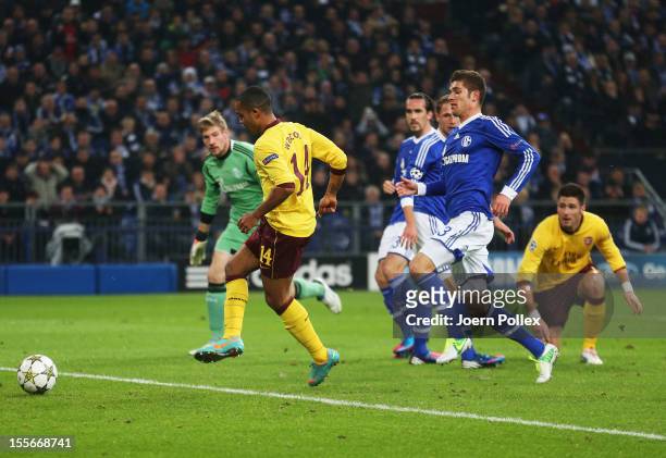 Theo Walcott of Arsenal scores his team's first goal during the UEFA Champions League group B match between FC Schalke 04 and Arsenal FC at...