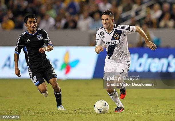 Robbie Keane of the Los Angeles Galaxy paces the ball on the attack against the San Jose Earthquakes in the second half during the first leg of the...