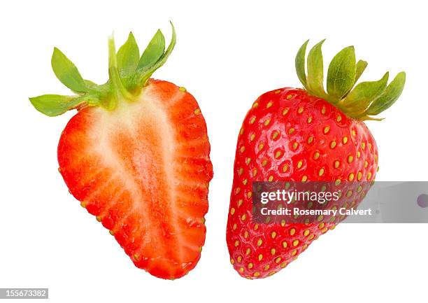 ripe strawberry halves - erdbeeren freisteller stock-fotos und bilder