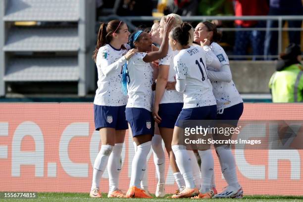 Lindsey Horan of USA Women celebrates 1-1 with Alex Morgan of USA Women, Crystal Dunn of USA Women, Sophia Smith of USA Women, Trinity Rodman of USA...